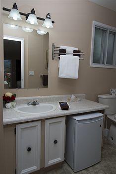 אוסויוס Maple Leaf Motel Inn Towne מראה חיצוני תמונה