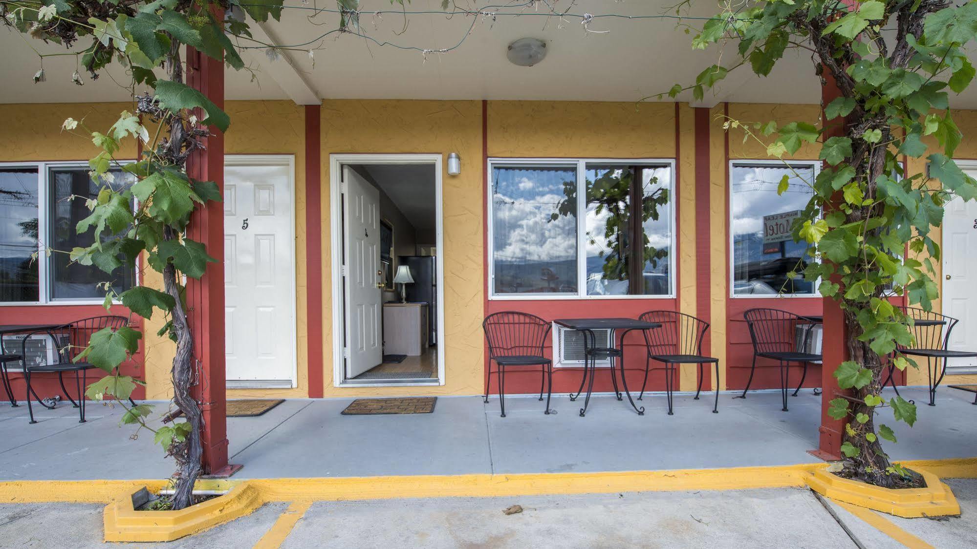 אוסויוס Maple Leaf Motel Inn Towne מראה חיצוני תמונה