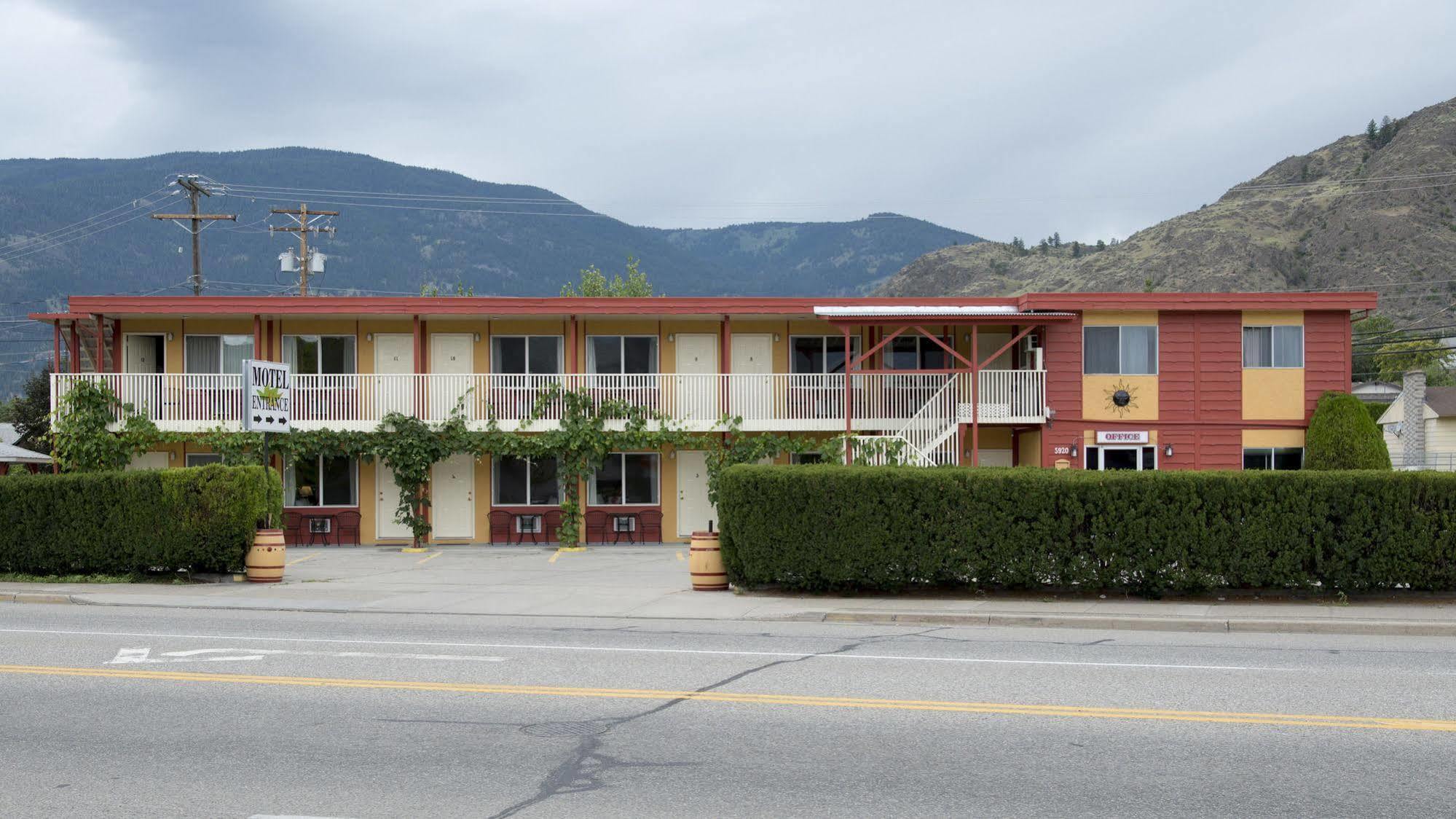 אוסויוס Maple Leaf Motel Inn Towne מראה חיצוני תמונה