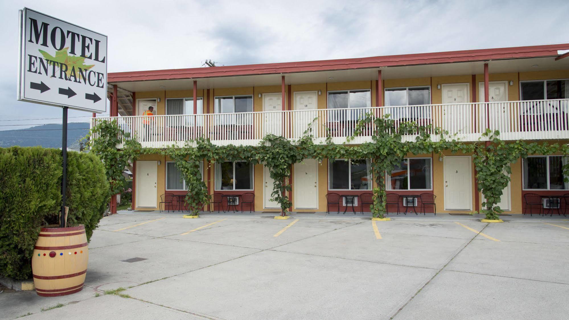 אוסויוס Maple Leaf Motel Inn Towne מראה חיצוני תמונה