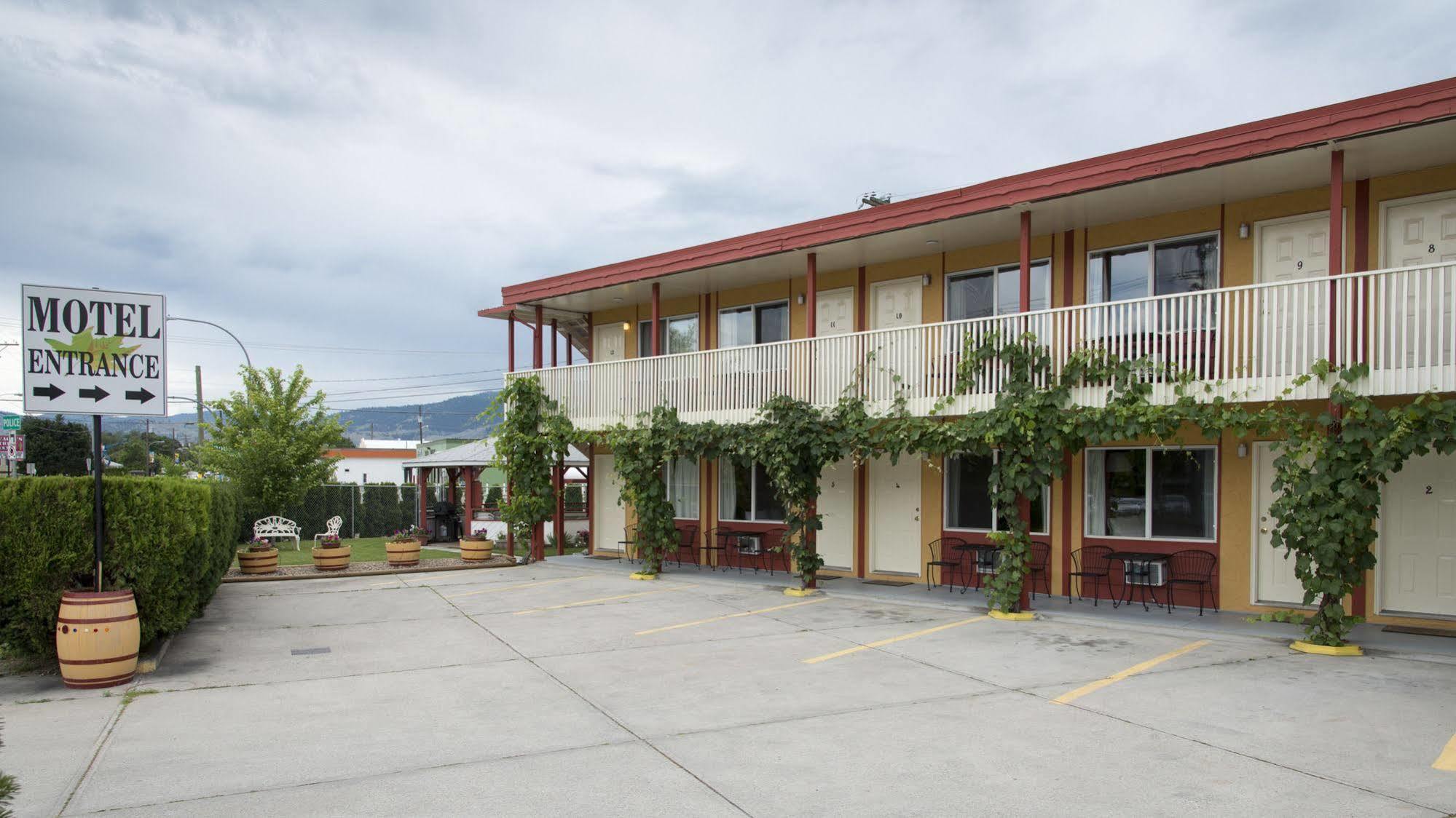 אוסויוס Maple Leaf Motel Inn Towne מראה חיצוני תמונה
