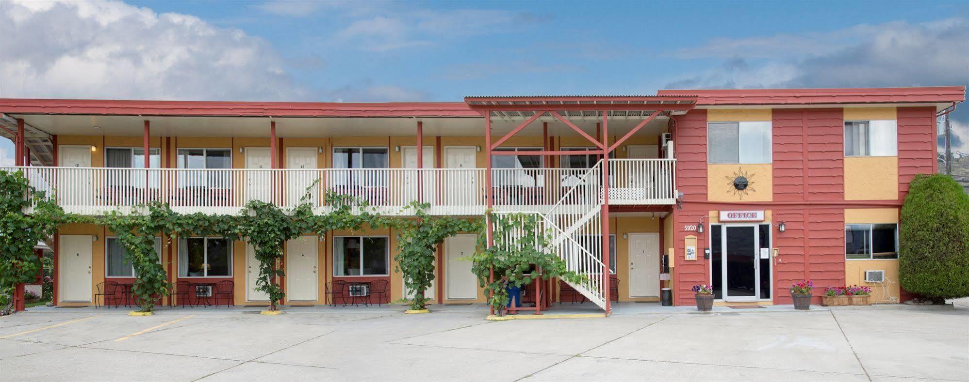 אוסויוס Maple Leaf Motel Inn Towne מראה חיצוני תמונה