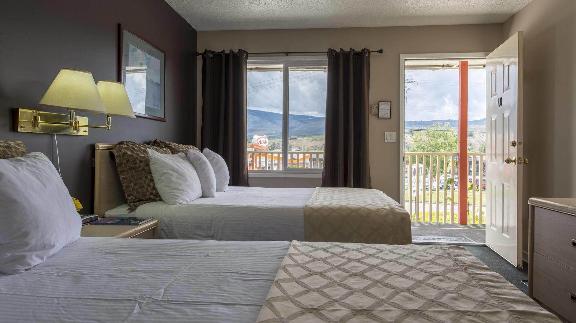 אוסויוס Maple Leaf Motel Inn Towne מראה חיצוני תמונה
