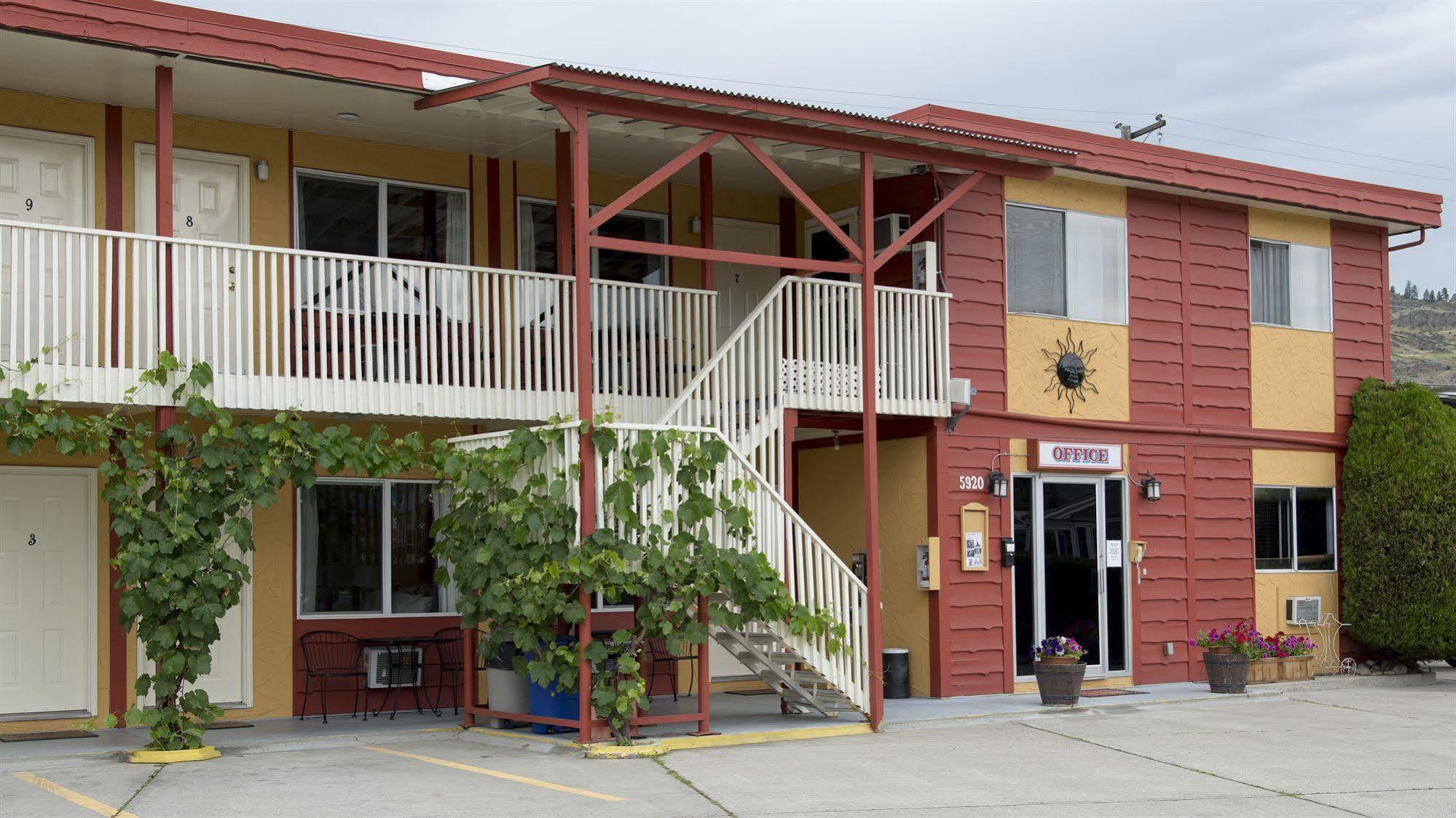 אוסויוס Maple Leaf Motel Inn Towne מראה חיצוני תמונה