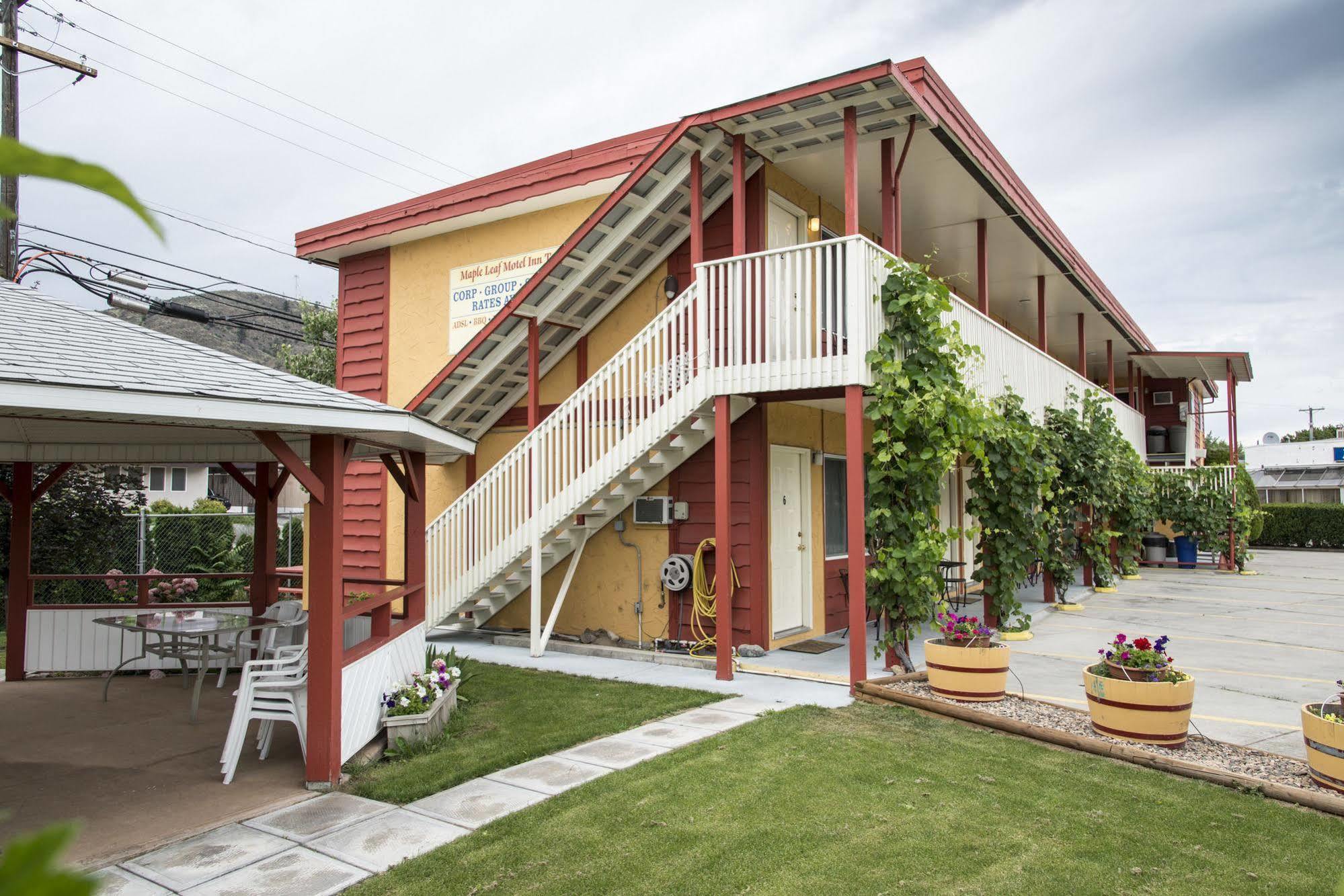אוסויוס Maple Leaf Motel Inn Towne מראה חיצוני תמונה