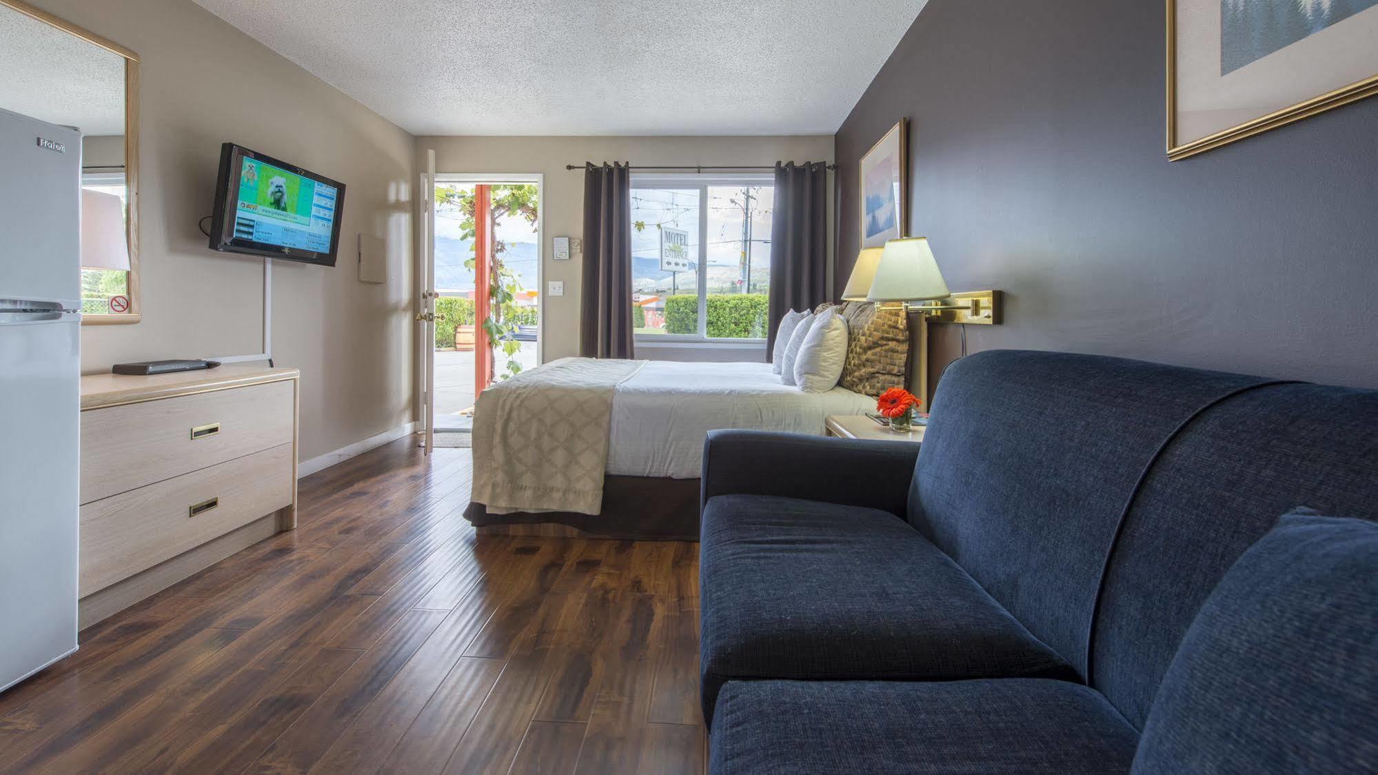אוסויוס Maple Leaf Motel Inn Towne מראה חיצוני תמונה